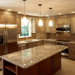 Kitchen with two tone cabs